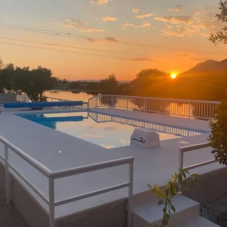 Waterfront Sunset Dream With Pool Villa